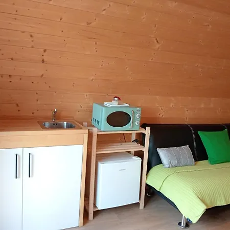 Village Retreat With Pool 펜션 파레데스